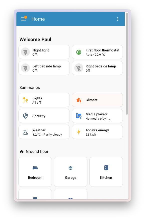 Capture d'écran montrant le tableau de bord d'accueil sur mobile avec les cartes de résumé en haut.