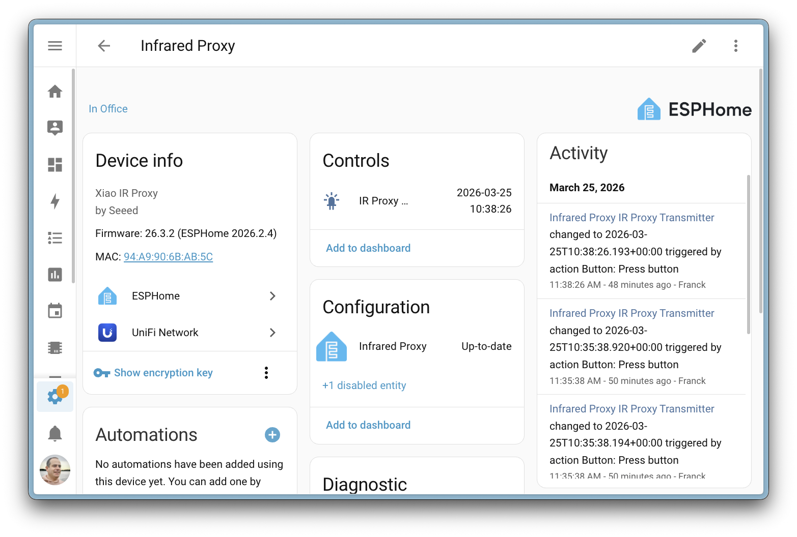 Capture d'écran de la page du périphérique Infrared Proxy dans Home Assistant, montrant le Seeed XIAO IR Proxy par Seeed fonctionnant sous ESPHome, avec son entité émetteur infrarouge et son journal d'activité.